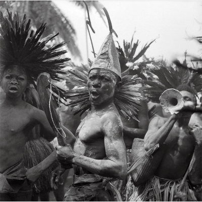 Danse guerrière des Ebanigi, Congo 1950-Michel Huet